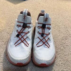 on cloud away
womens US size 8